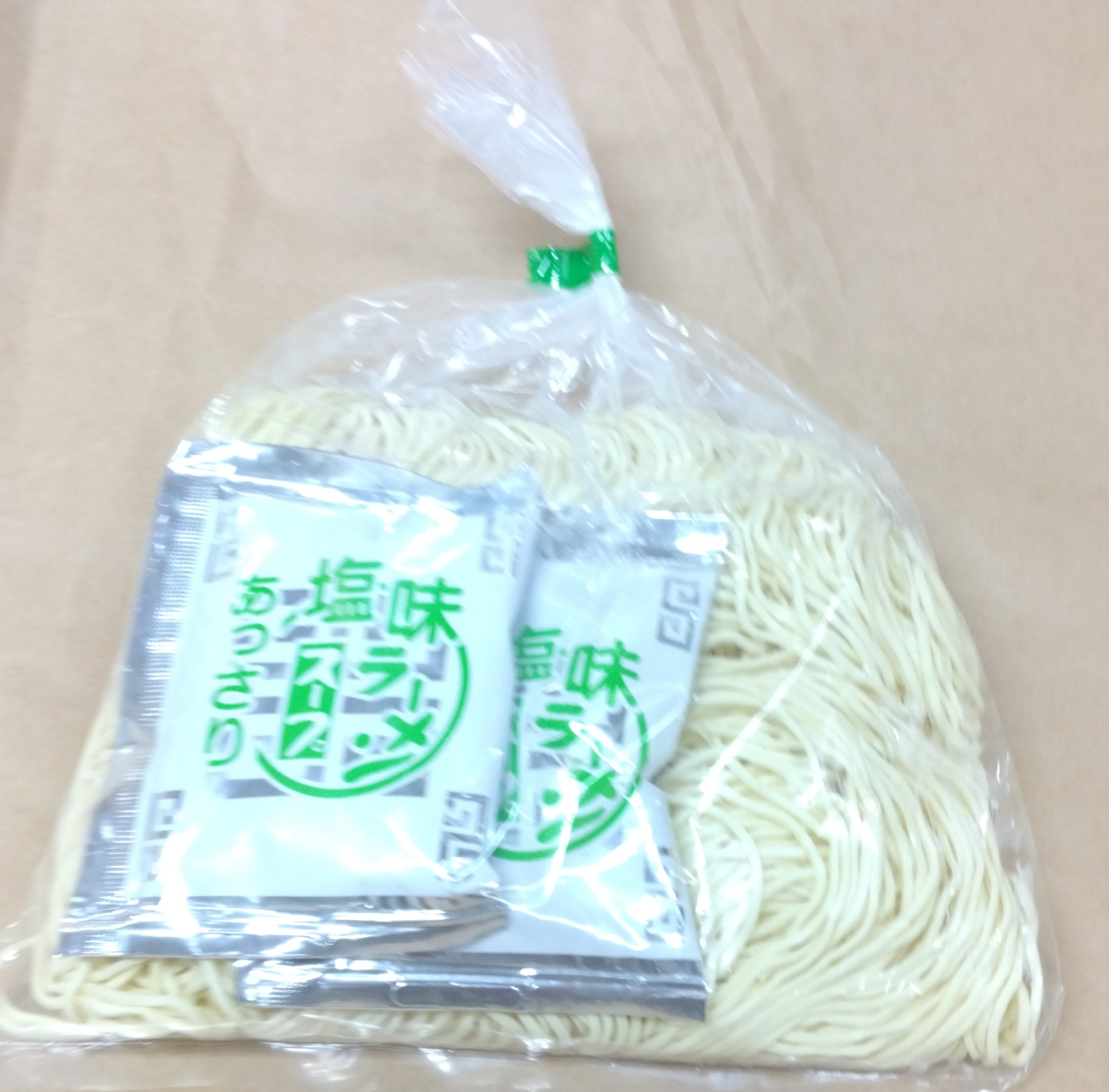 自然素材の生ラーメン（２食入・塩スープ付）細麺